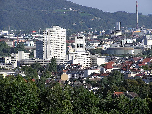 In Linz beginnt's. Blick auf das Lentia 2000, dessen Informationsverein das österreichische Rundfunkmonopol zu Fall brachte